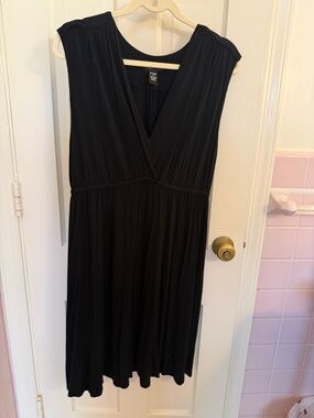 Spense Black Sleeveless V-Neck Gathered-Waist Midi Dress